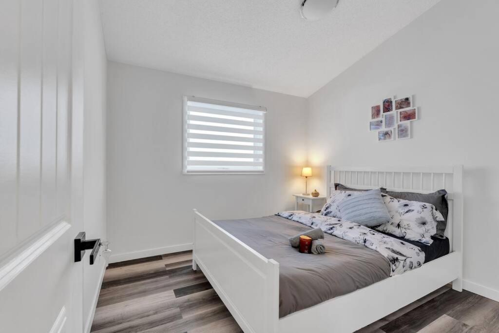Modernoasis With Ac&Movieroom Close To Downtown15' Banff 60' Calgary Exterior photo