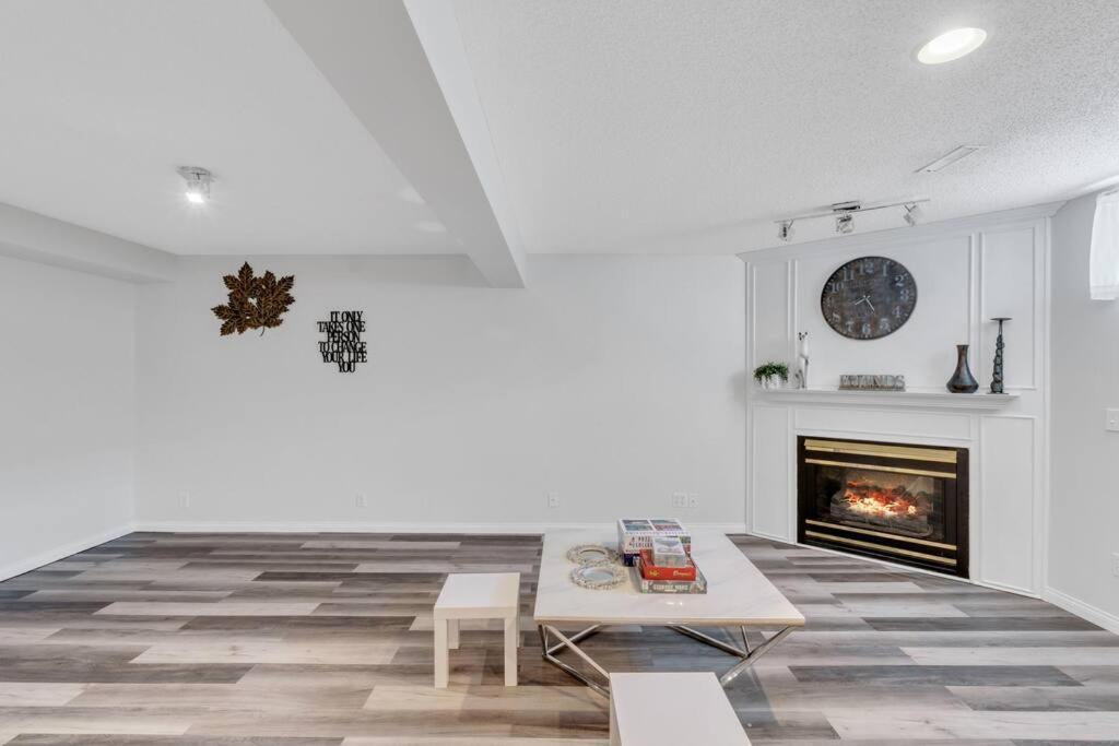 Modernoasis With Ac&Movieroom Close To Downtown15' Banff 60' Calgary Exterior photo